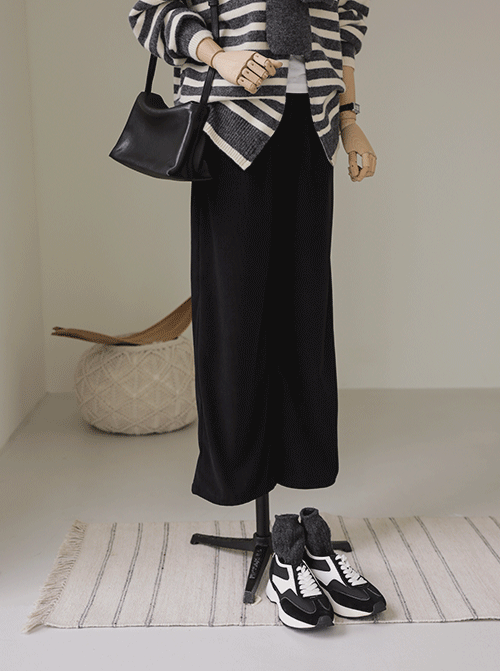 Noirdel 寬敞單字褲 P7162